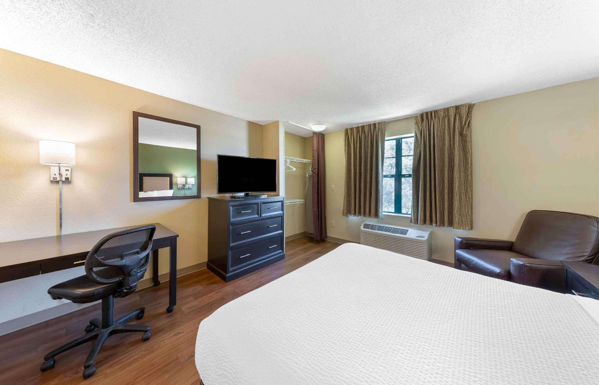 Suburban East I-85 Hotel 2*