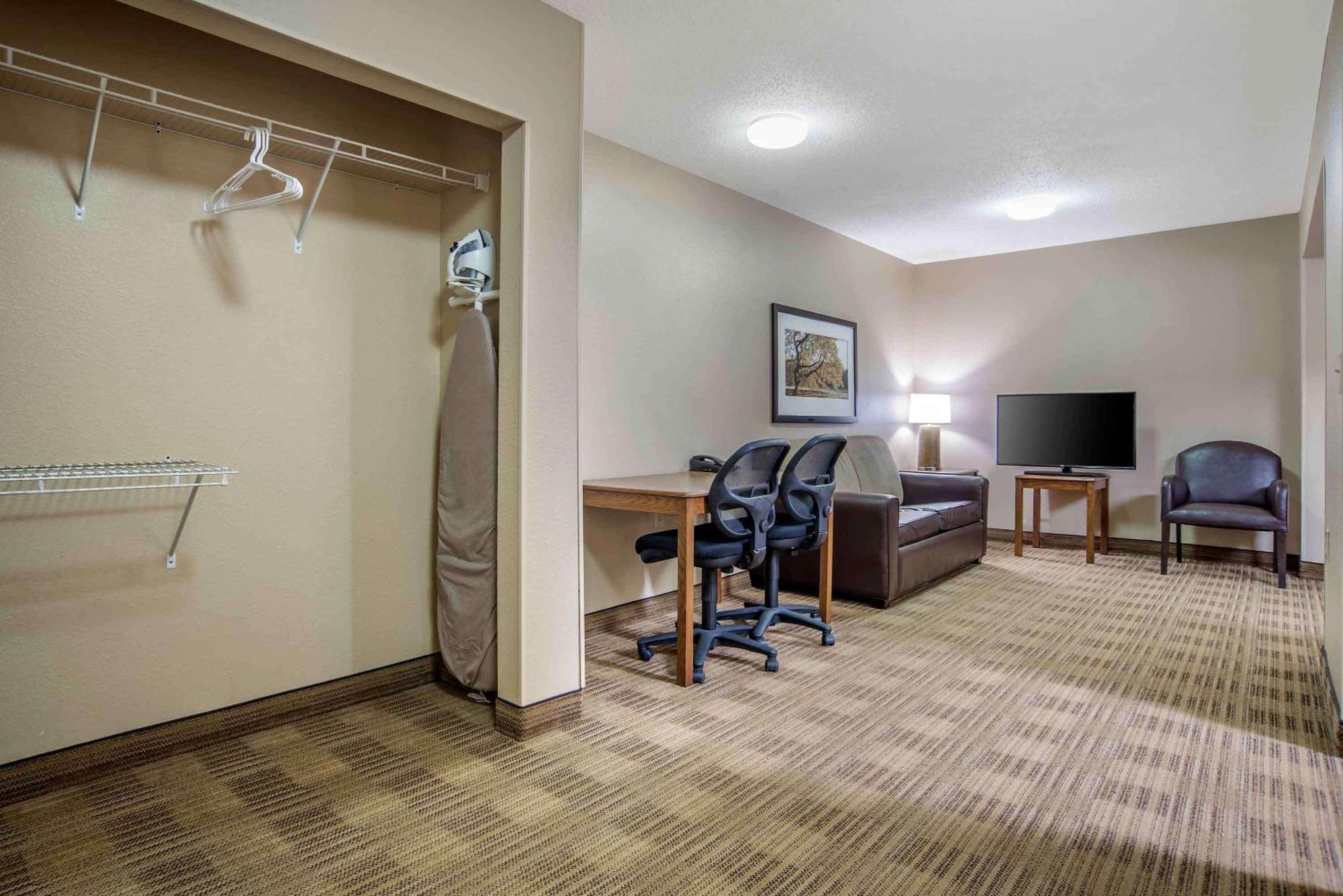 Suburban East I-85 Hotel 2*